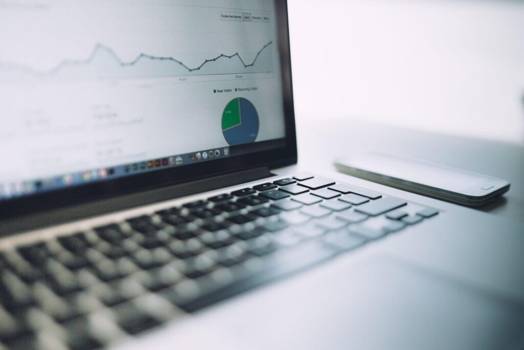 Analyse des performances SEO des facettes via tableau de bord analytics