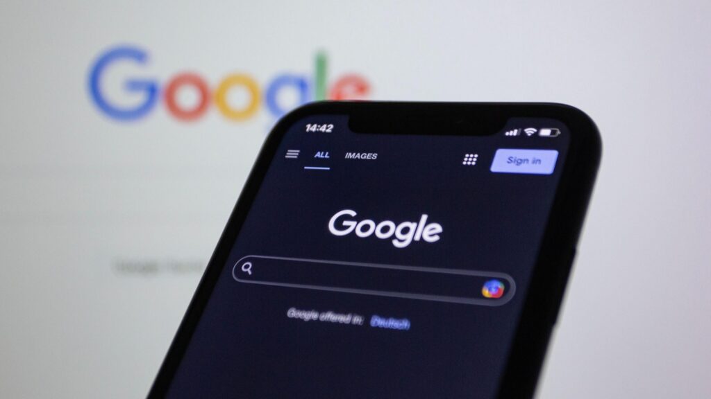 Agence Google Performance Max - publicité Google sur smartphone et ordinateur